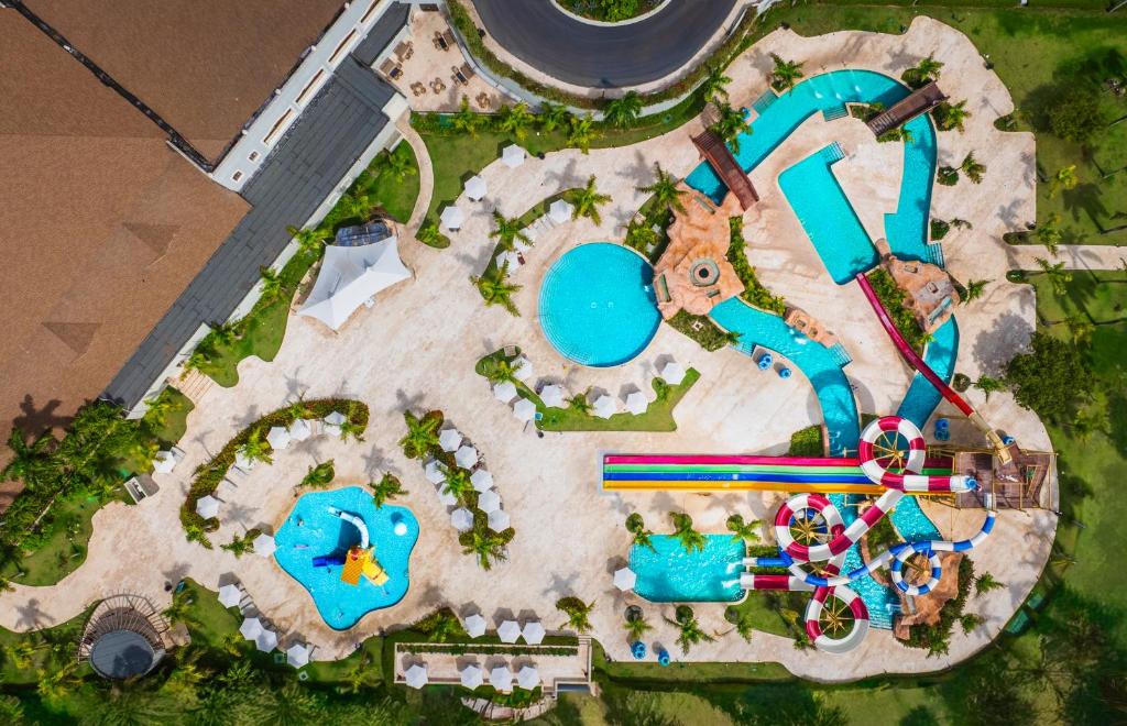 Pool and palm trees at Wyndham Alltra Punta Cana