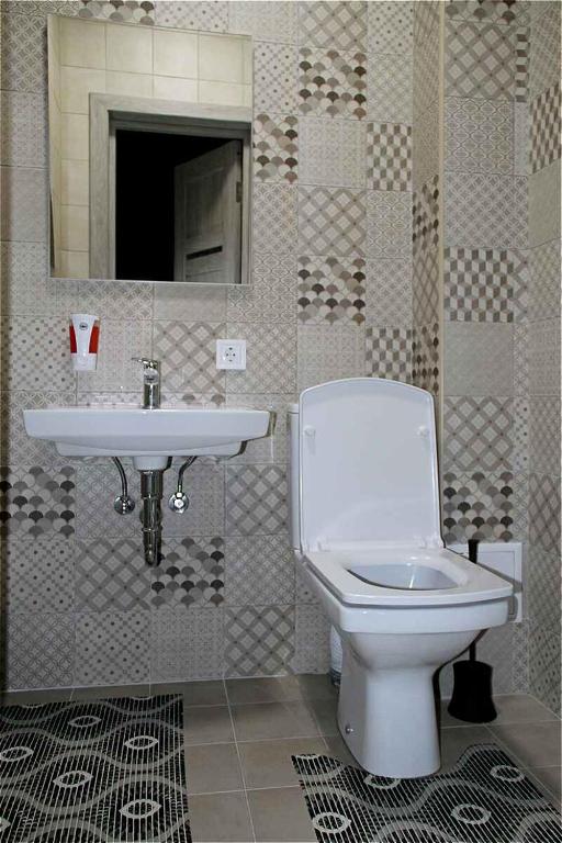 Solo Apartment Virmenska - Comfortruimte Met Balkon