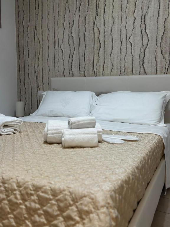 a white bed with towels on top of it at Matera Central Nest in Matera