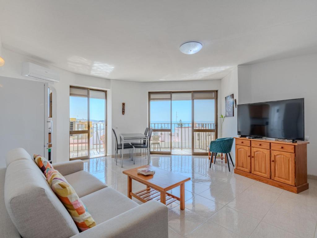 Apartment Excellent seafront & seaview by Interhome