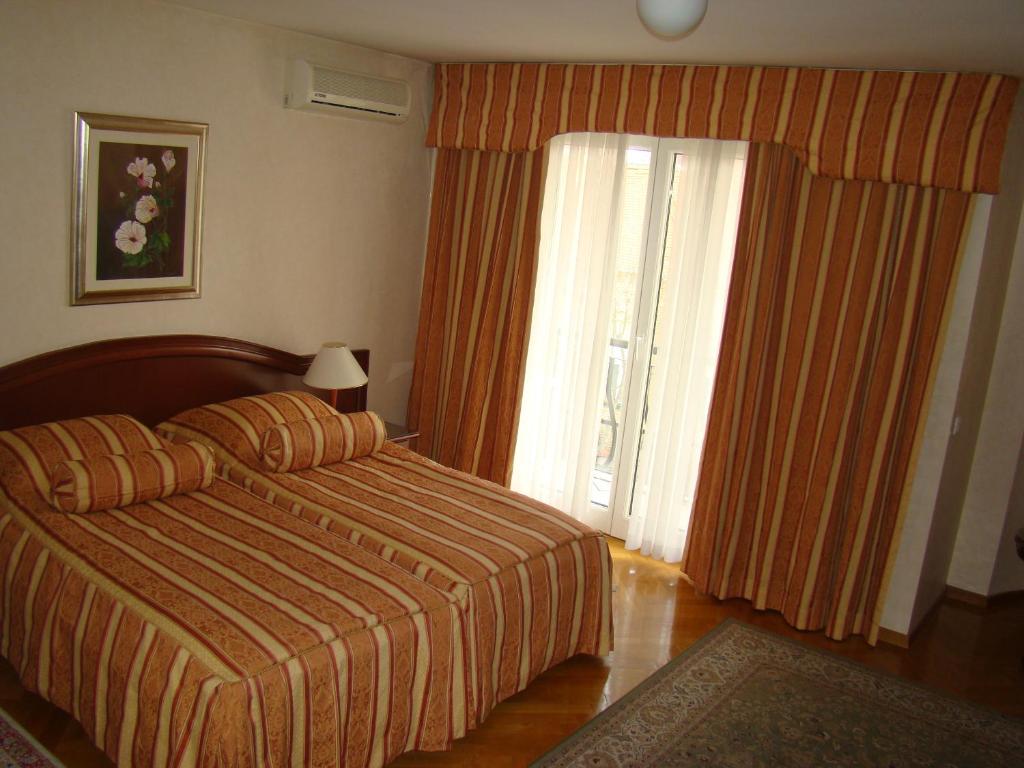 Postel nebo postele na pokoji v ubytování Hotel Vila Ariston