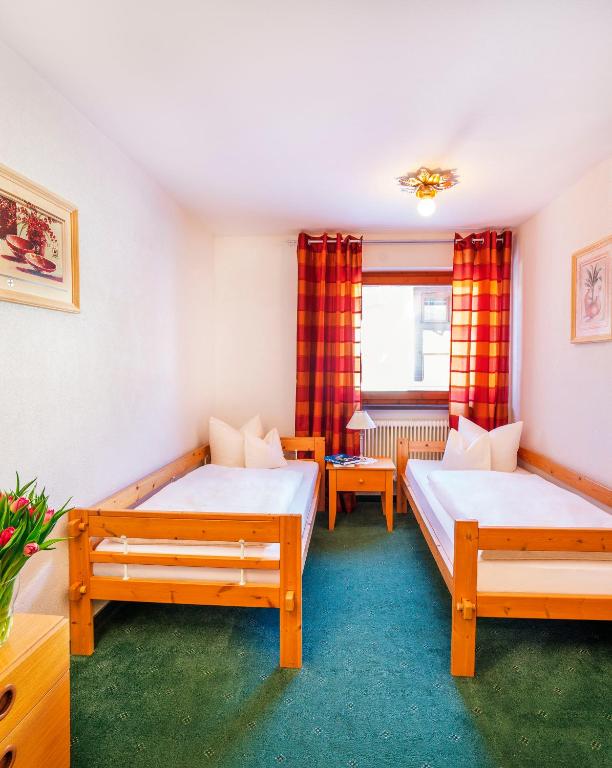 Postel nebo postele na pokoji v ubytování Sporthotel Pechtl