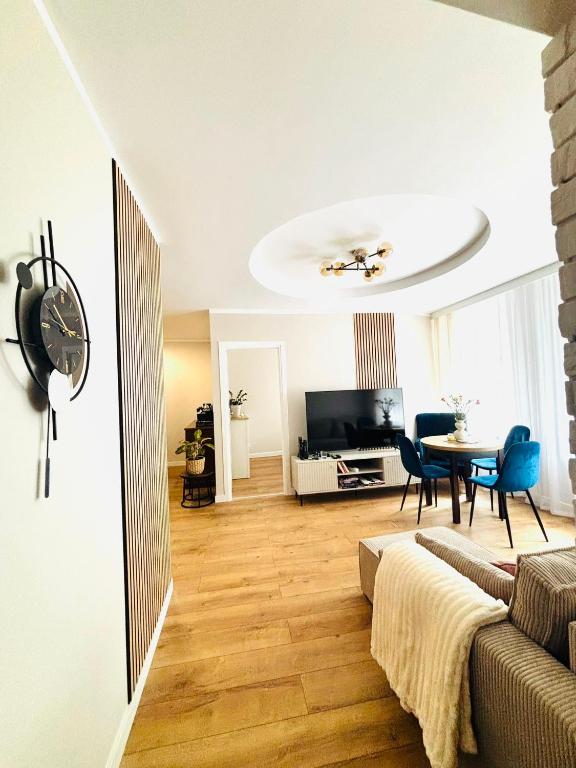 a living room with a couch and a table at Sowia Przystań in Nowa Ruda