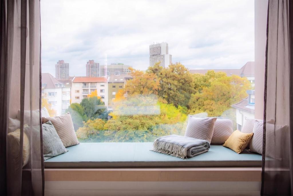 a window seat with a view of a city at Radisson Blu Hotel, Mannheim in Mannheim