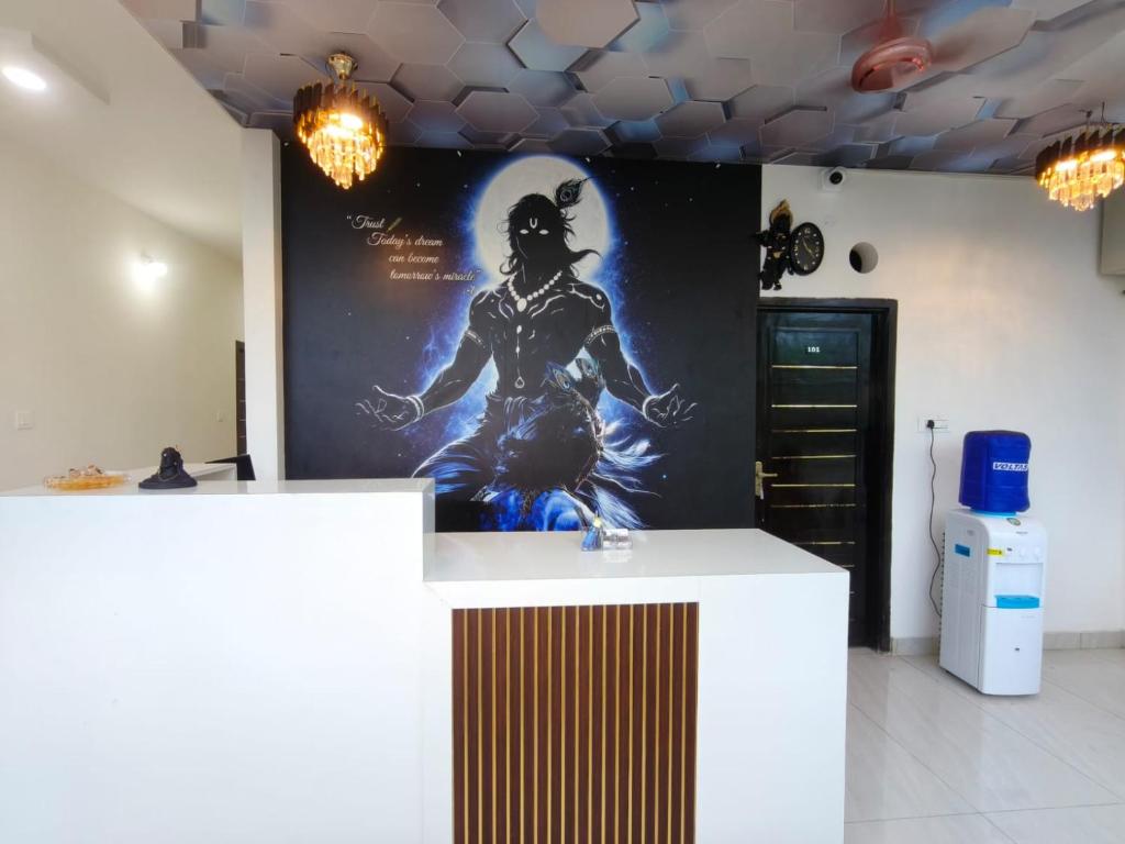 a wall with a picture of a man on it at Hotel Seven Dreamers in Vākalapūdi