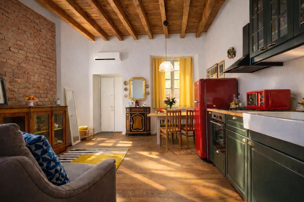 Duomo 10 Min Metro Vintage Italian Apartment