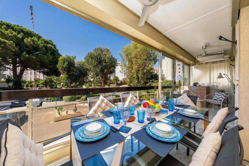 LUXURY Cannes ,2P neuf climatisé, Terrasse exceptionnelle ,parking, croisette