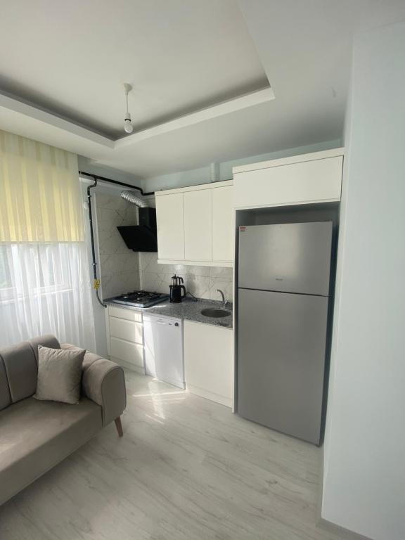 a living room with a couch and a kitchen at TURKERHOMe in Ordu