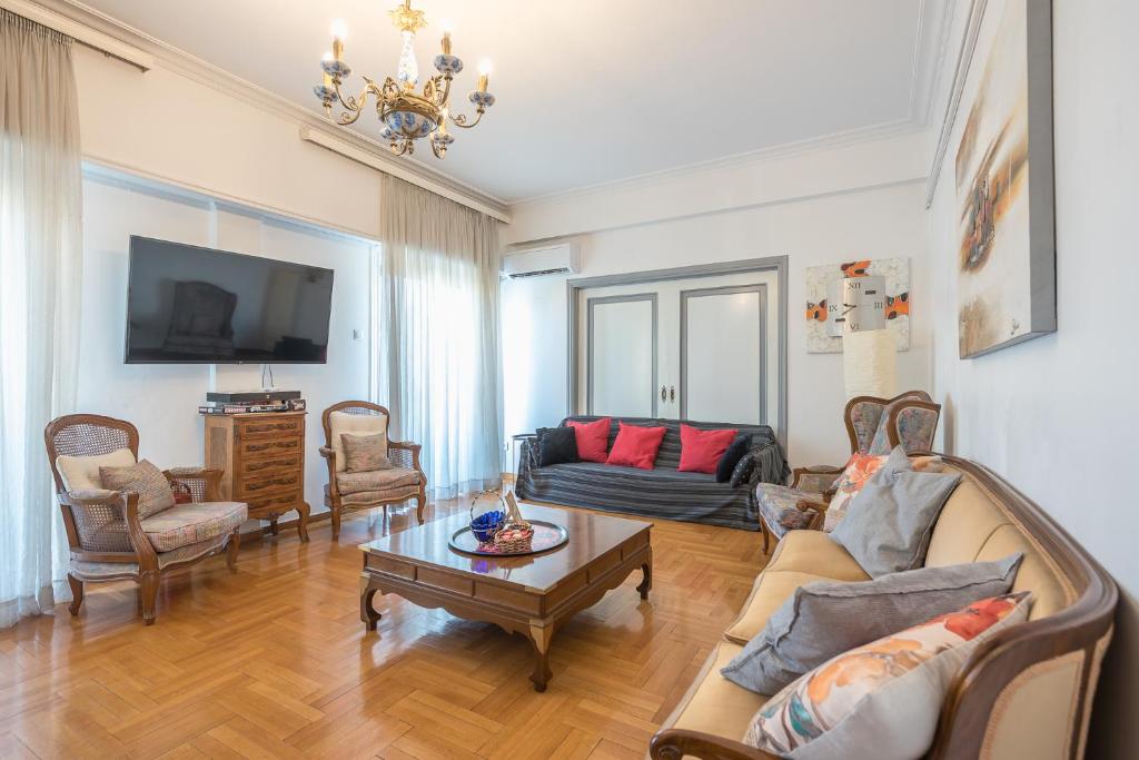 FilOikos Reunion Central Mansion 5BR 3BA