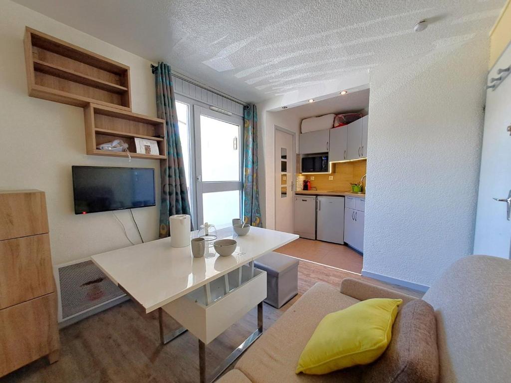 Studette aux Deux Alpes, pied des pistes
