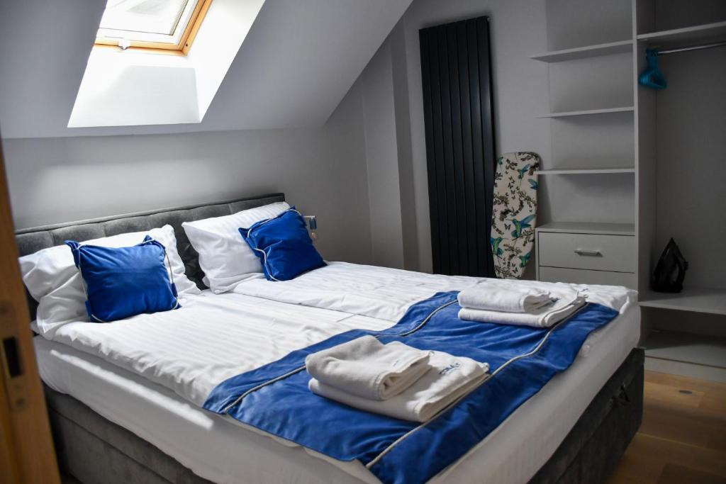 Cobalt Apartments - 