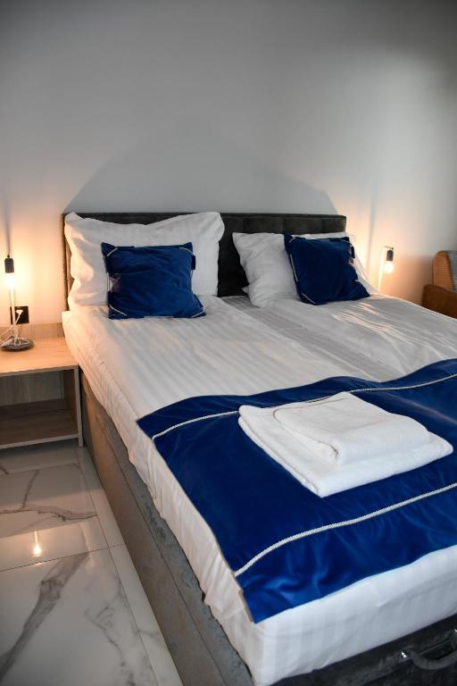 Cobalt Apartments - 