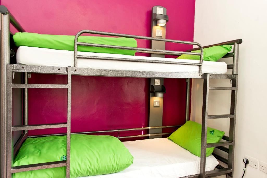 YHA Penzance - Habitación Privada De 8 Camas Baño Compartido