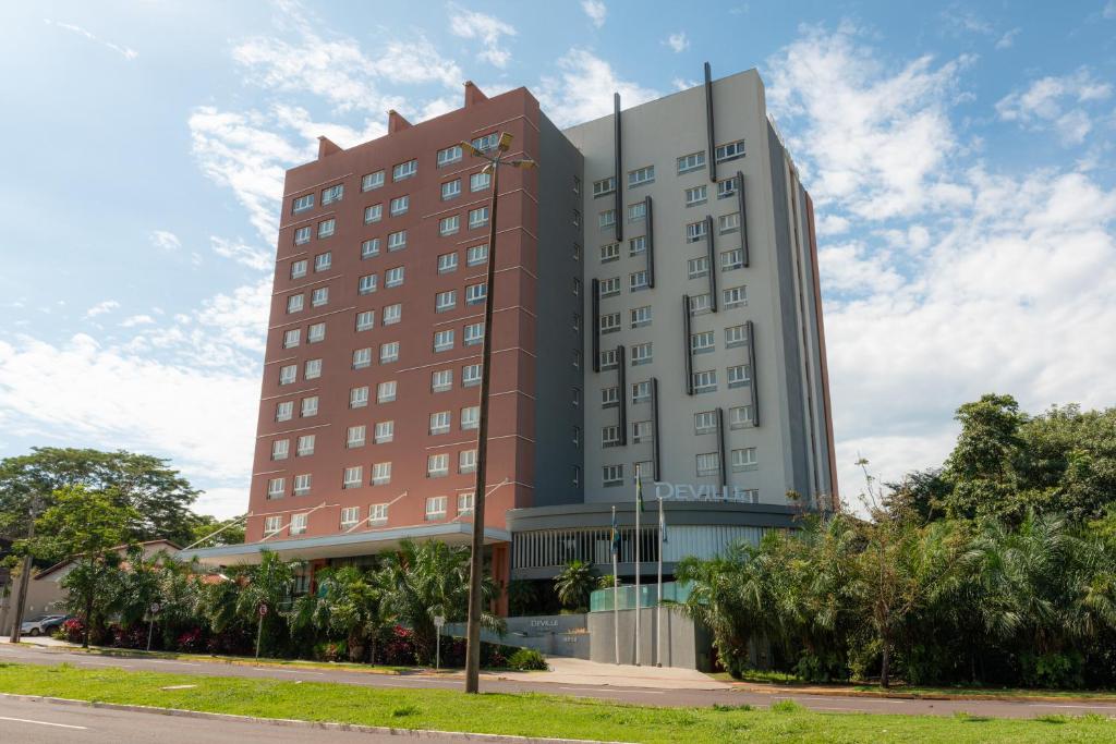 a tall building with a clock on top of it at Deville Prime Campo Grande in Campo Grande