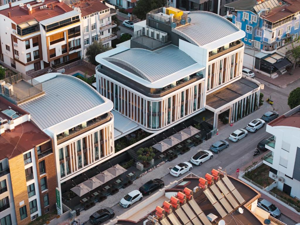 امکانات Four Hills Hotel - تصویر ۴