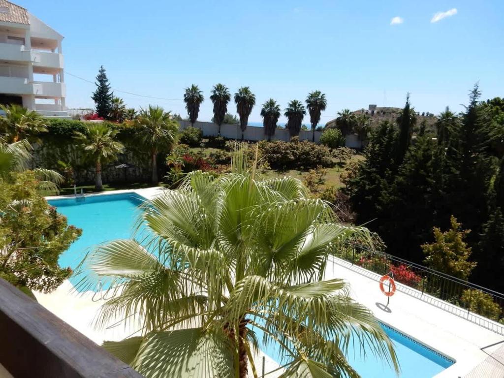 Family Favourite Pool and 2 Car Parking