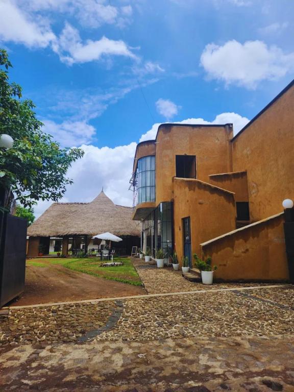 a building with a patio in front of it at Casa Nuestra Hotel Boutique y Experiencias para Compartir in Malinalco