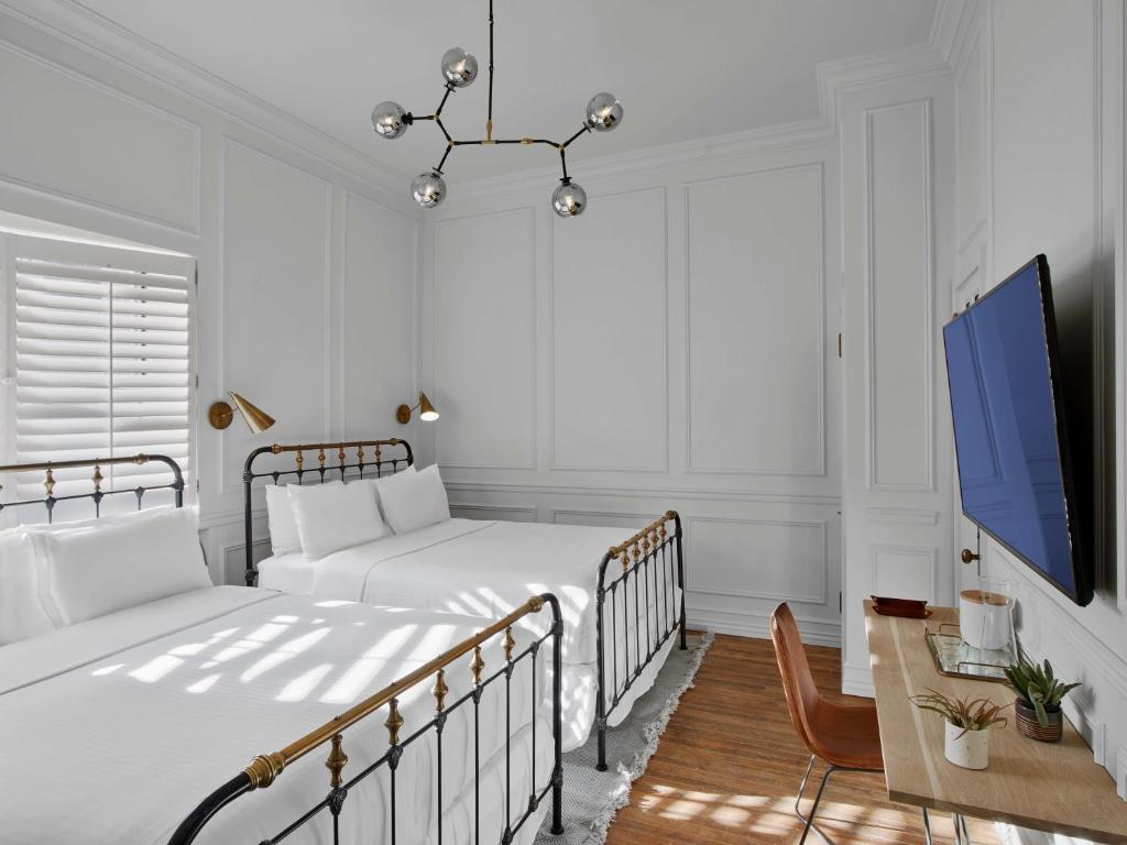 Postel nebo postele na pokoji v ubytování Life Hotel New York