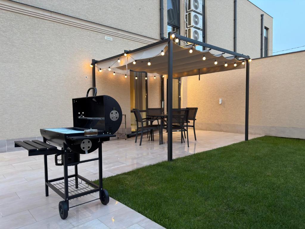 Luxe House Odessa Private Jacuzzi BBQ, Free Parking фото 5