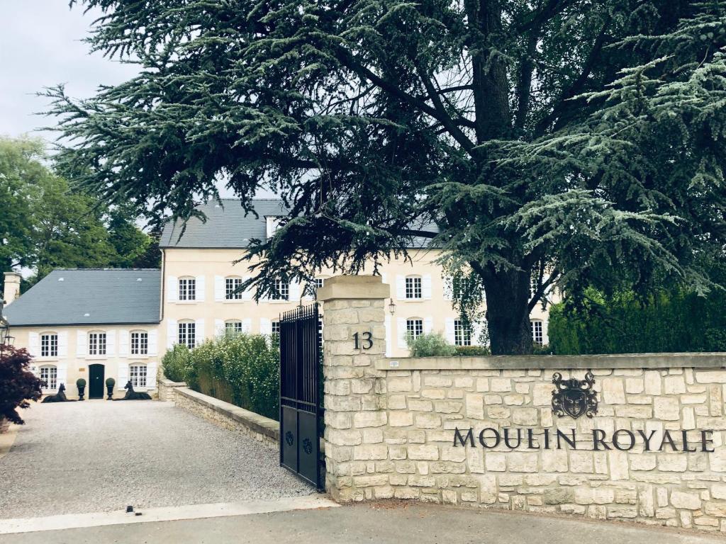 a large white building with a gate in front of it at Moulin Royale in Saint-Etienne-Roilaye