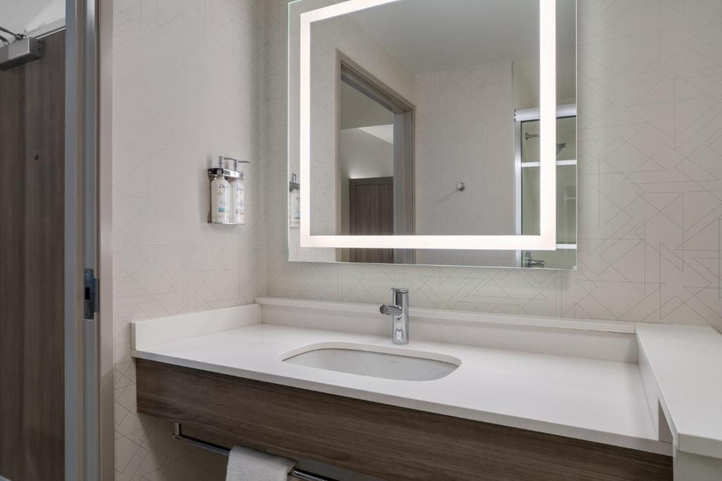 Holiday Inn Express & Suites Linden - Newark South by IHG - Error