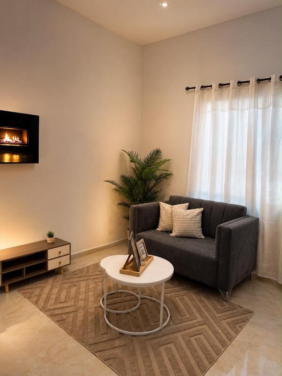 a living room with a couch and a table at Alojamiento en Miches in Miches