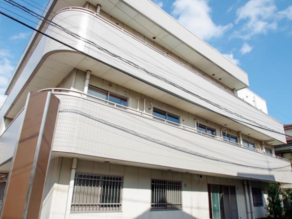 an external view of a building at ホテルリブマックスBudget川崎大師 in Kawasaki