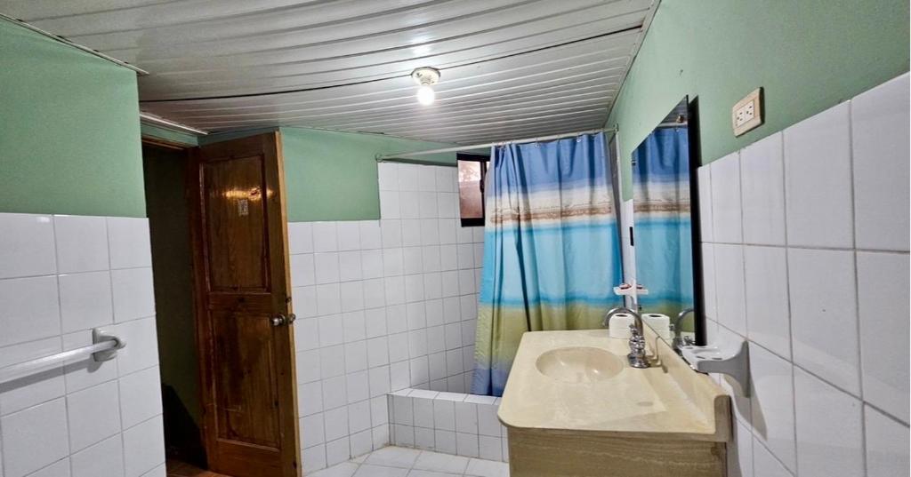 a bathroom with a sink and a mirror at Costa lisa in Cabarete