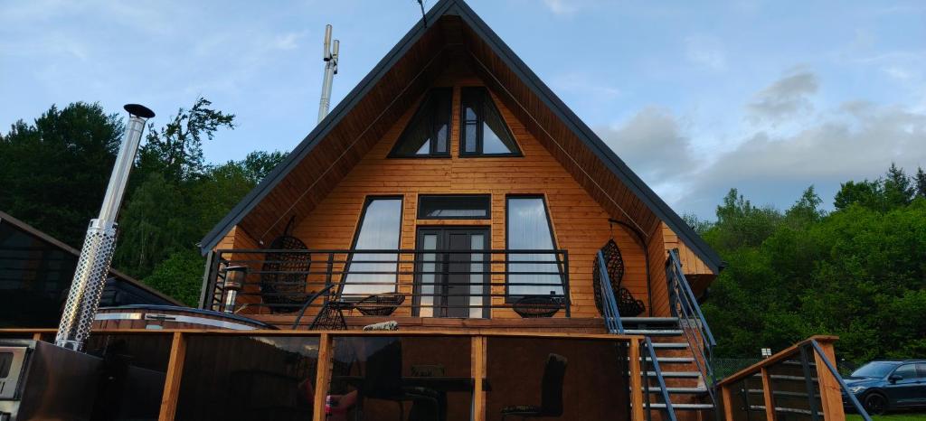 a house being constructed with a gambrel roof at Cabana A frame Nămăiești in Nămăeşti