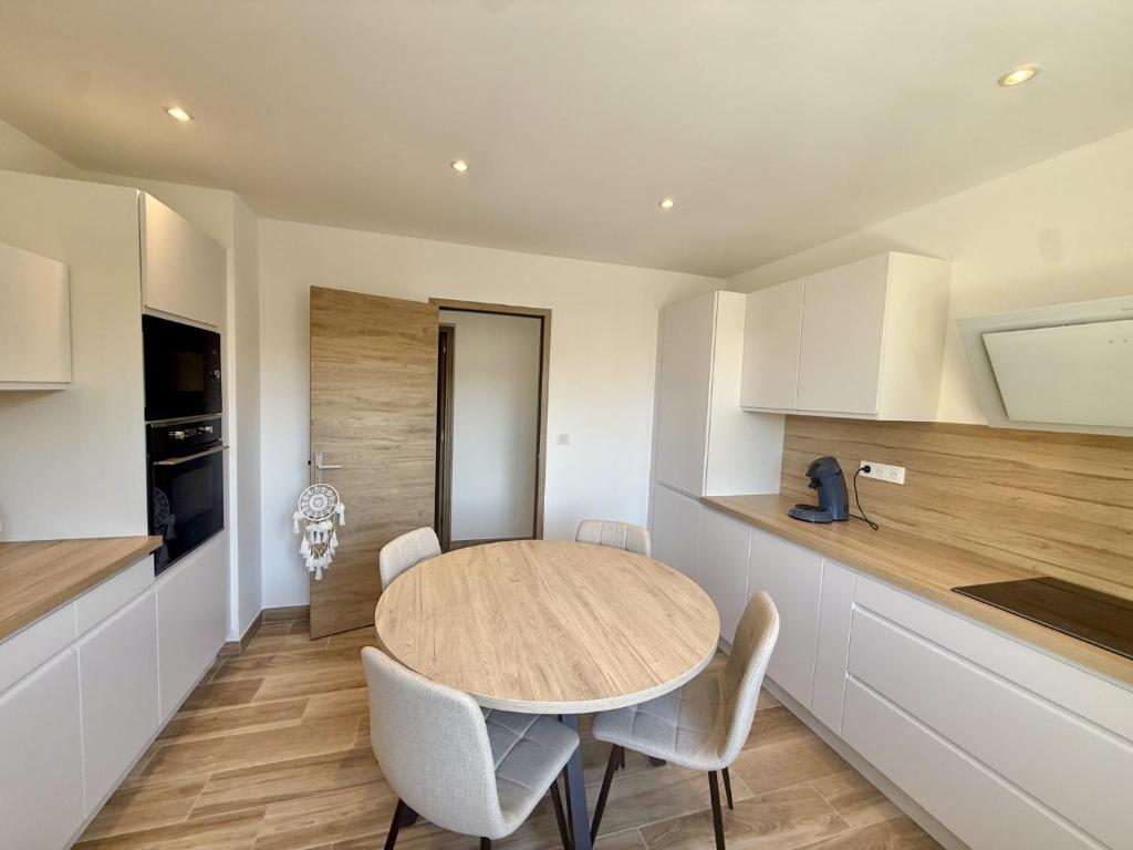 a kitchen and dining room with a table and chairs at Les Ecrins in Vigneulles-lès-Hattonchâtel