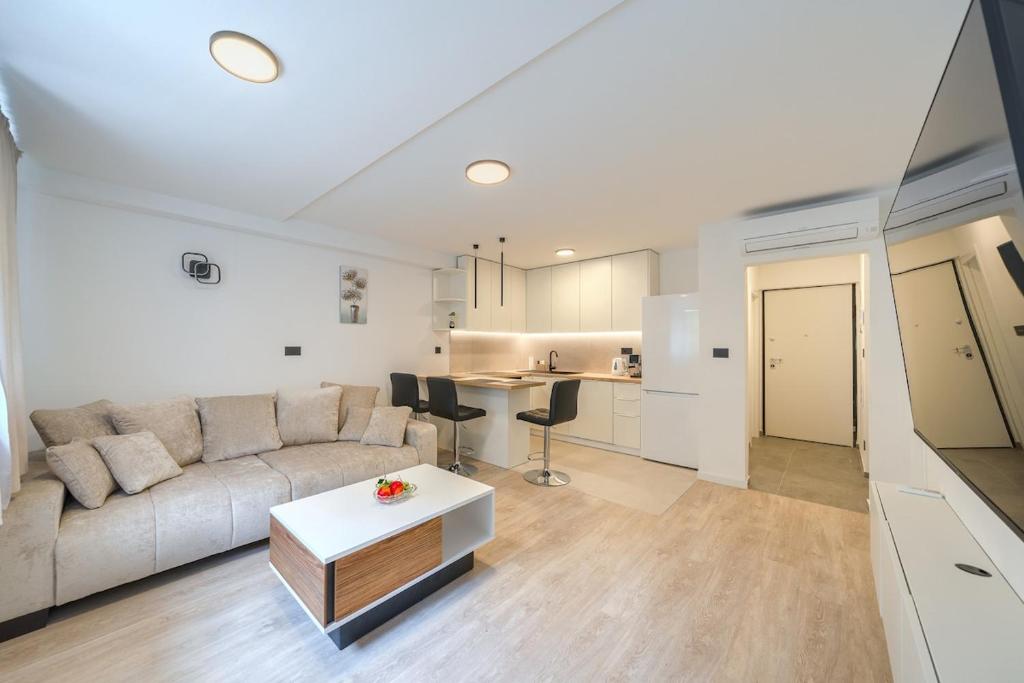 Highland Split Apartments - Unit 2