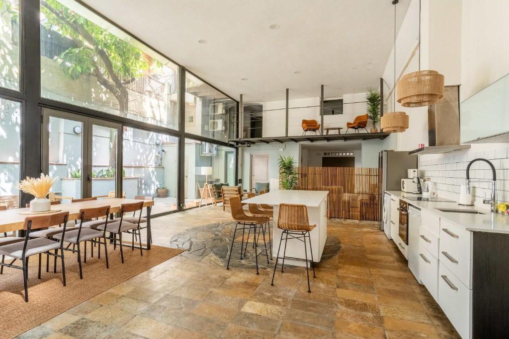 The Collection Barcelona - Private garden Duplex next to LasRamblas