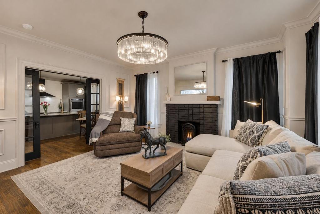 a living room with a couch and a fireplace at Modern Spacious 3 bed 3 12 bath suites in Dallas