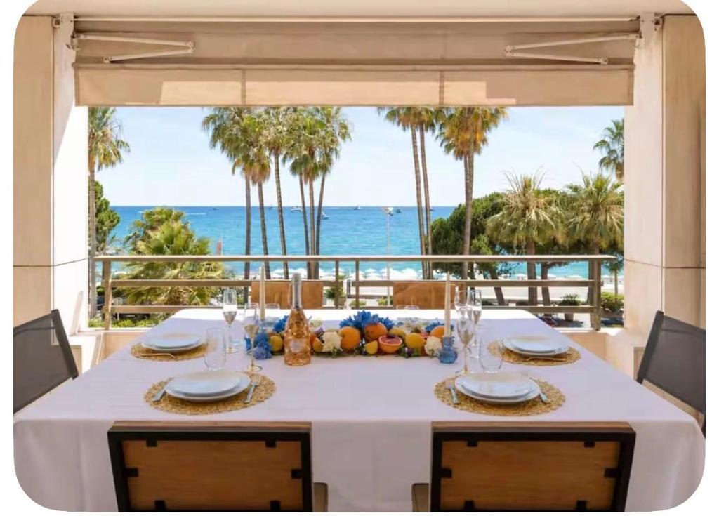 Prestige Croisette Sea View Suite with Private Terrace & Jacuzzi