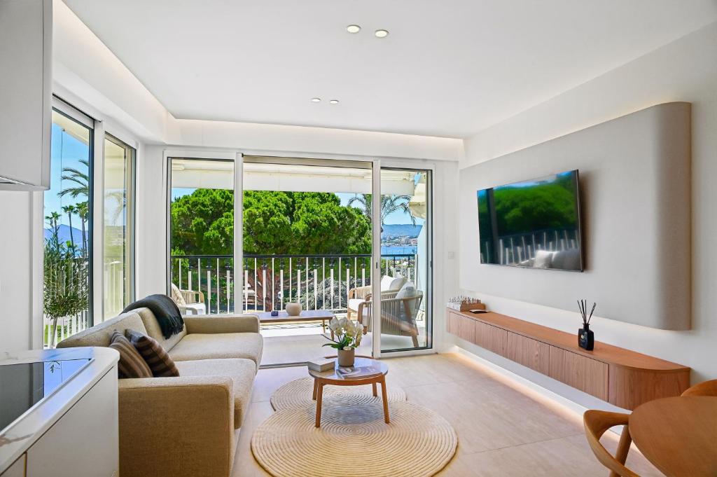 La Croisette Seafront - Terrace - 2BR Cannes