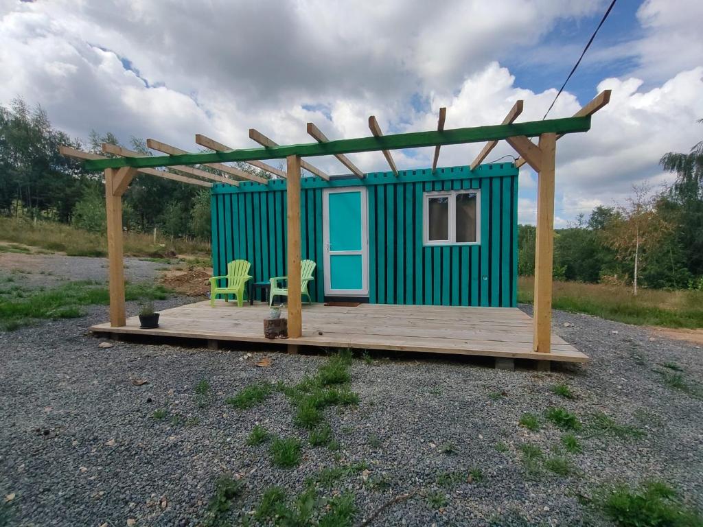 a blue tiny house with a pergola at Purple Diamond in Damiş