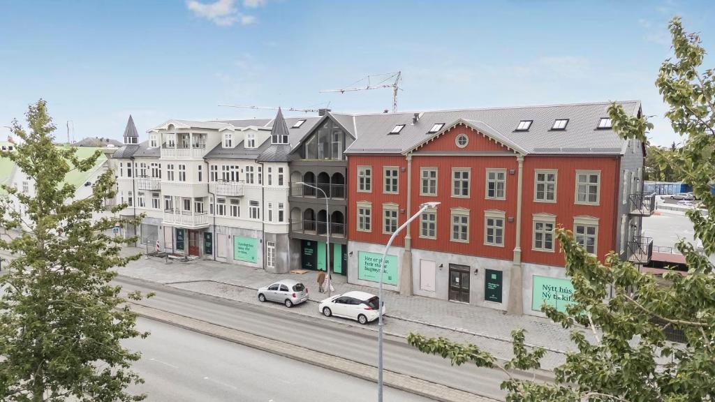 a city street with cars parked in front of buildings at Amtmann Residence by Heimaleiga in Selfoss