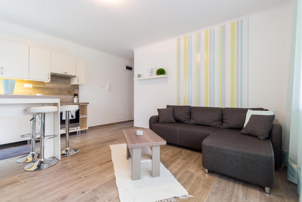Kuchyň nebo kuchyňský kout v ubytování Aqualiget-Apartmanház E-Car plug-in point Szeged
