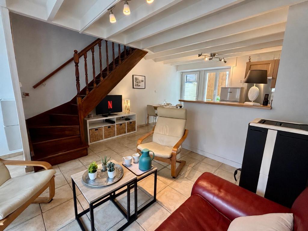 a living room with a couch and a table at Samour House - Centre ville in Saint-Vaast-la-Hougue