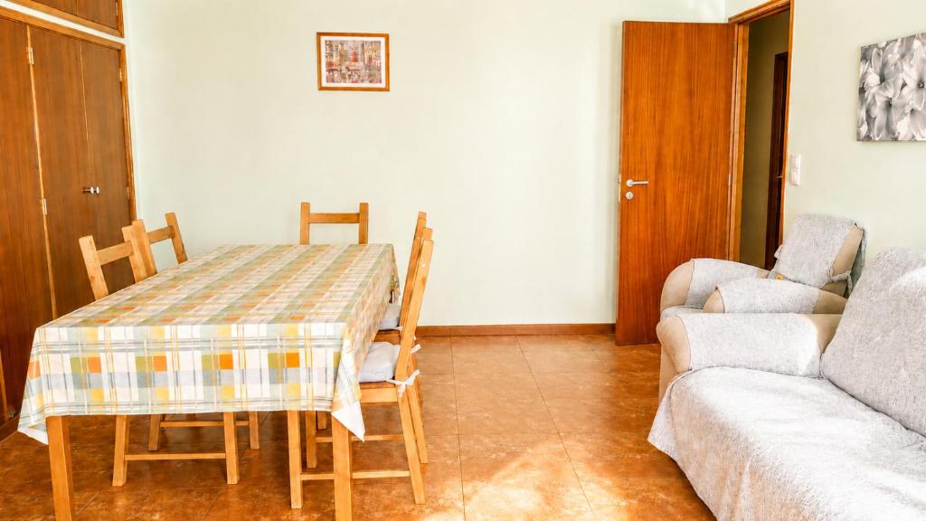 a living room with a table and a couch at Pôr do Sol in Vila Nova de Gaia