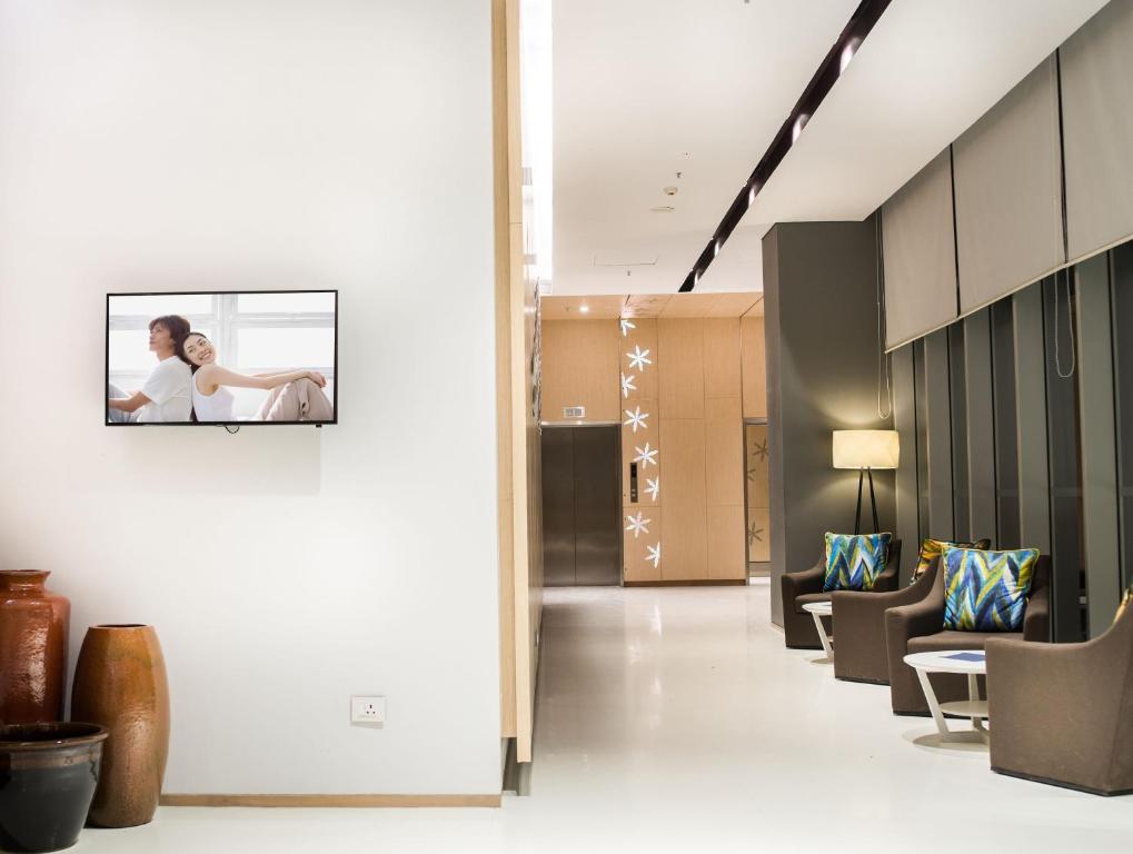 TV a/nebo společenská místnost v ubytování Citadines OMR Chennai
