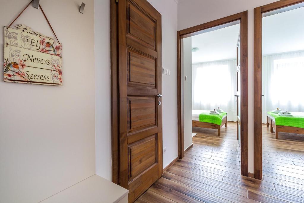 Fotografie z fotogalerie ubytování Aqualiget-Apartmanház E-Car plug-in point Szeged v destinaci Szeged