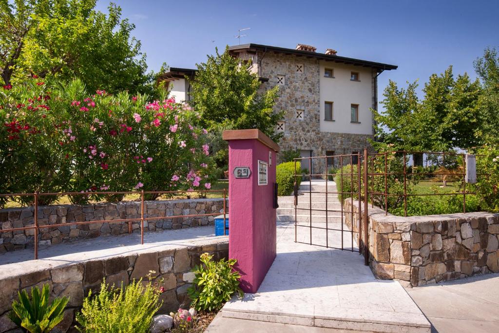 a pink phone booth in front of a building at Massoni Wine Relais in Peschiera del Garda