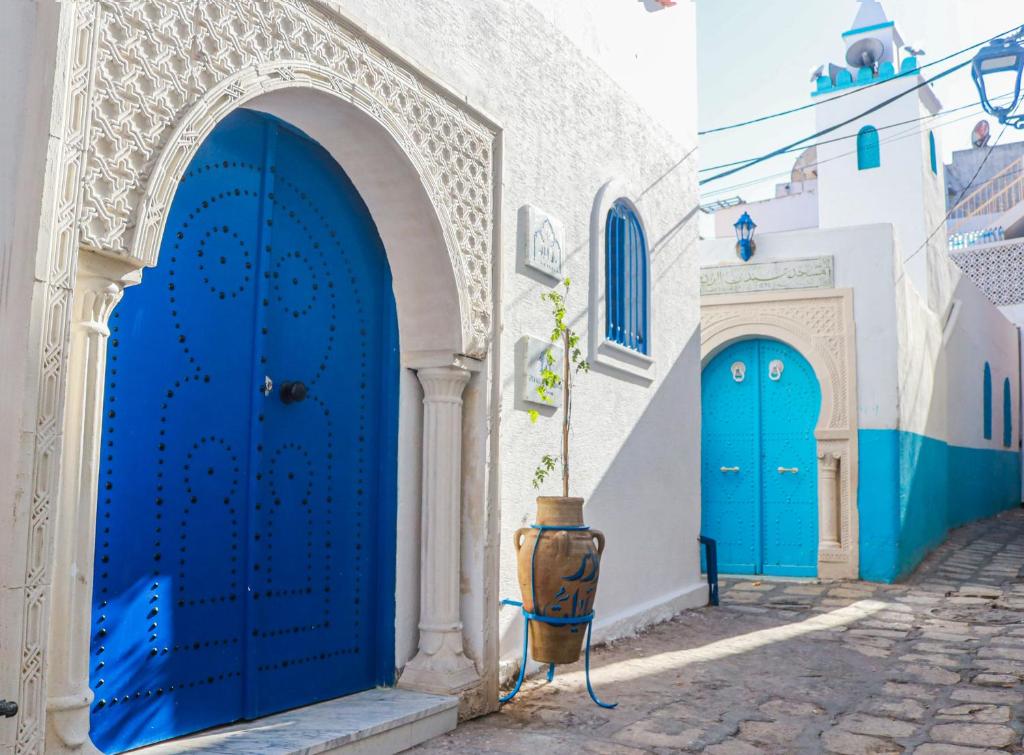 two blue doors on the side of a building at Dar Beate Sousse Medina in Sousse