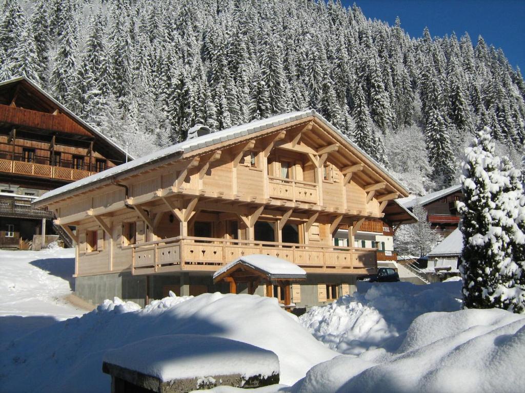 Chalet spacieux à Châtel, 12 pers., 3 chambres, proche remontées Linga, WiFi, balcon et garage