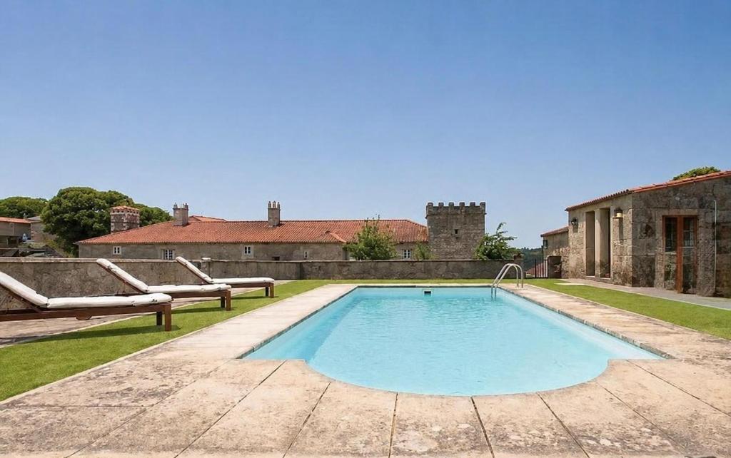 a swimming pool in the yard of a castle at Pazo de San Pedro de Bembibre in Taboada