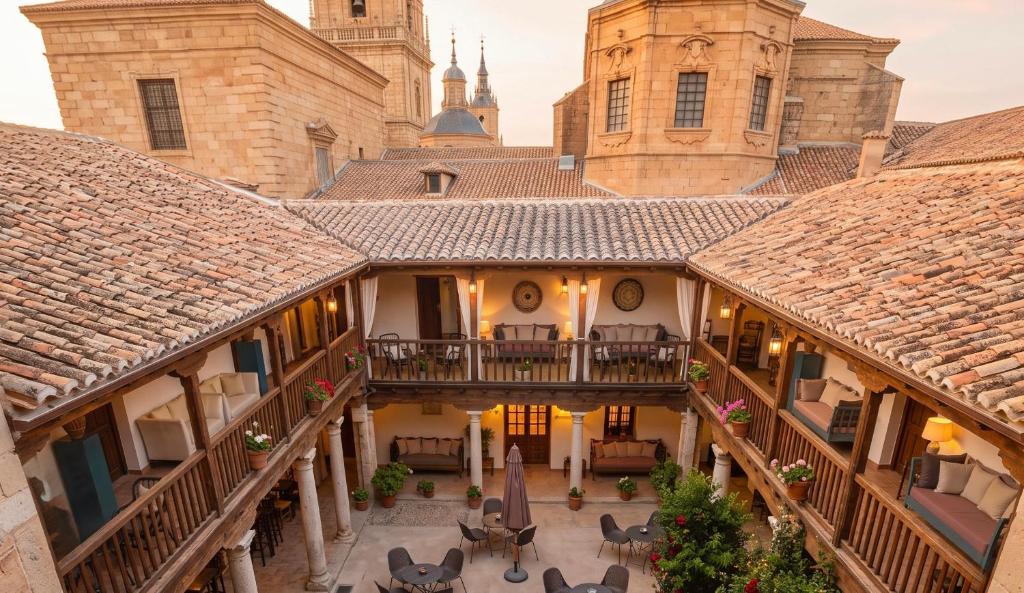 an aerial view of the courtyard of a castle at Casón del Conde in Orgaz