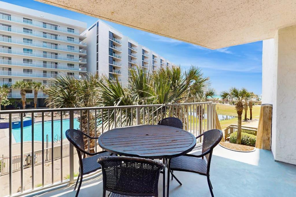 1st floor comfortable Gulf view condo beach setup included near dining, Destin, FL