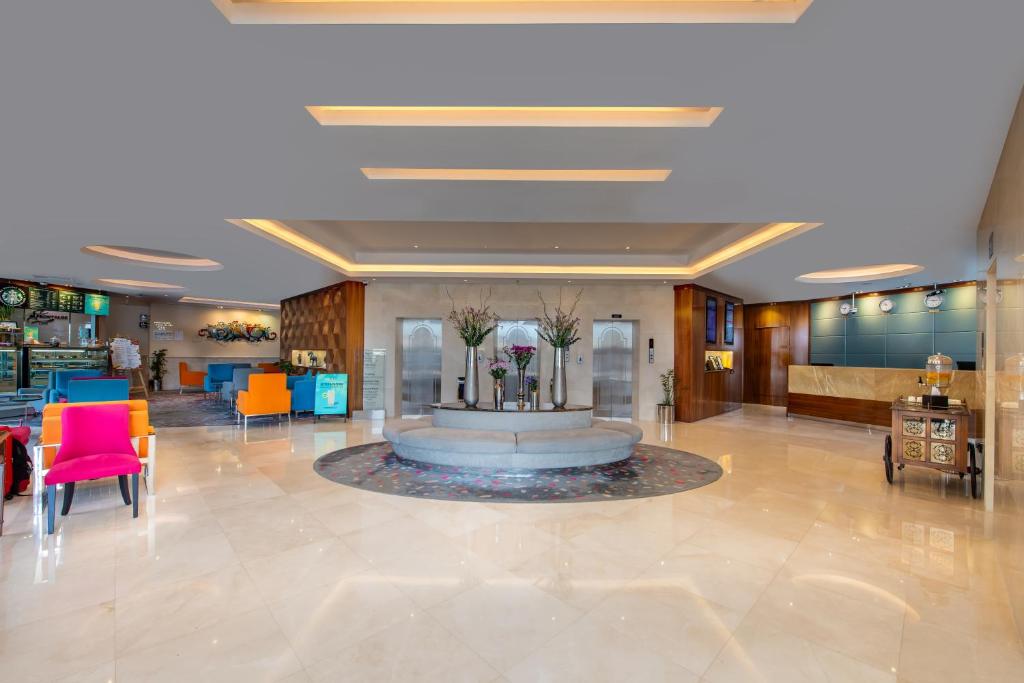 فضای داخلی Ramada Abu Dhabi Corniche در ابوظبی - تصویر ۳
