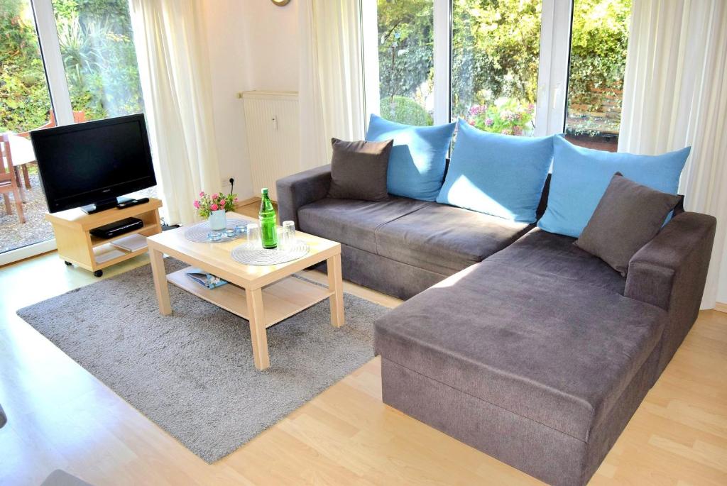 a living room with a couch and a tv at Zaumseil, Axel Fe-App "unten" in Schönberg